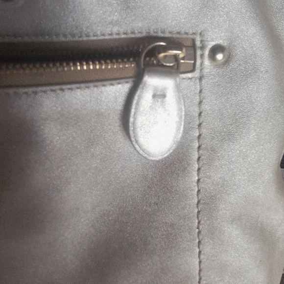 Coach Lily Legacy, Gold Metalic With Turnlock. - Picture 8 of 16